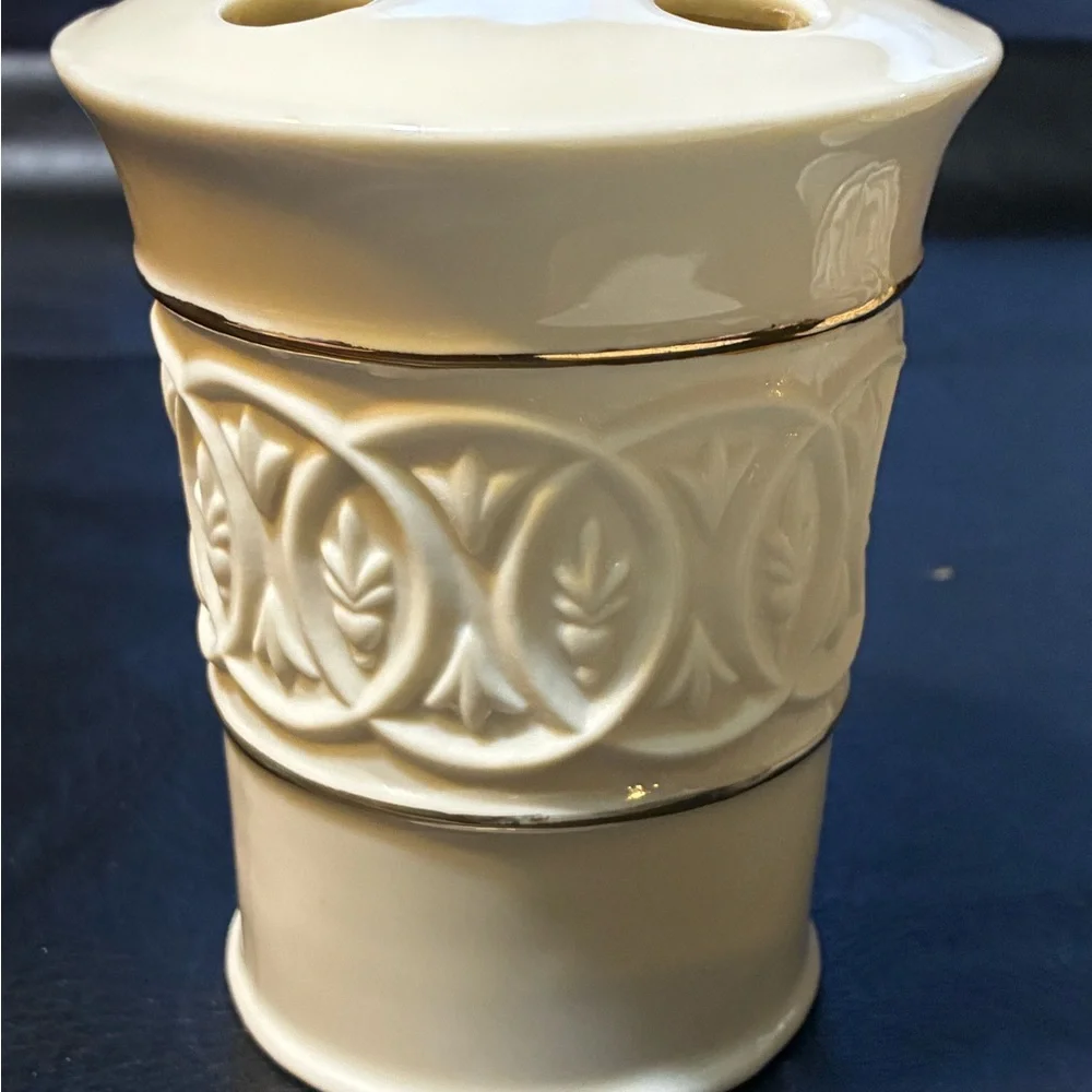 Elegant Cream Ceramic Bathroom Set